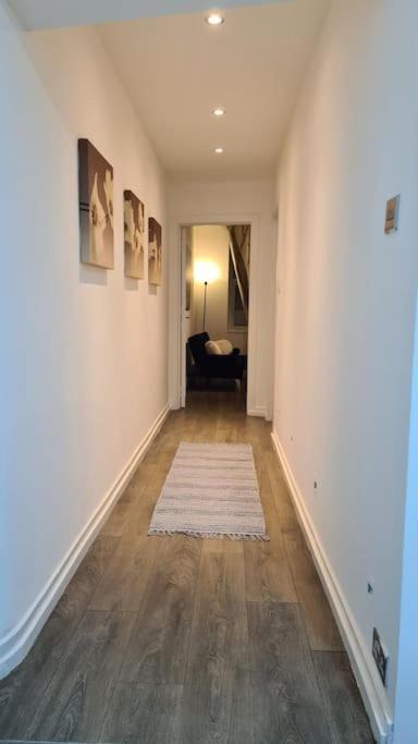 Luxury 1 Bedroom Flat In The Heart Of Wood Green Лондон Экстерьер фото