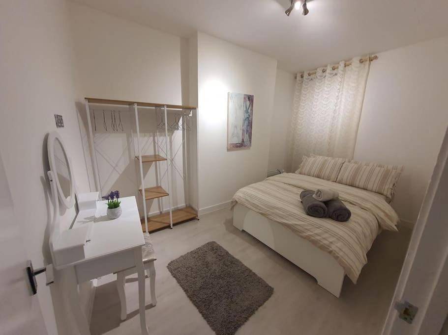 Luxury 1 Bedroom Flat In The Heart Of Wood Green Лондон Экстерьер фото